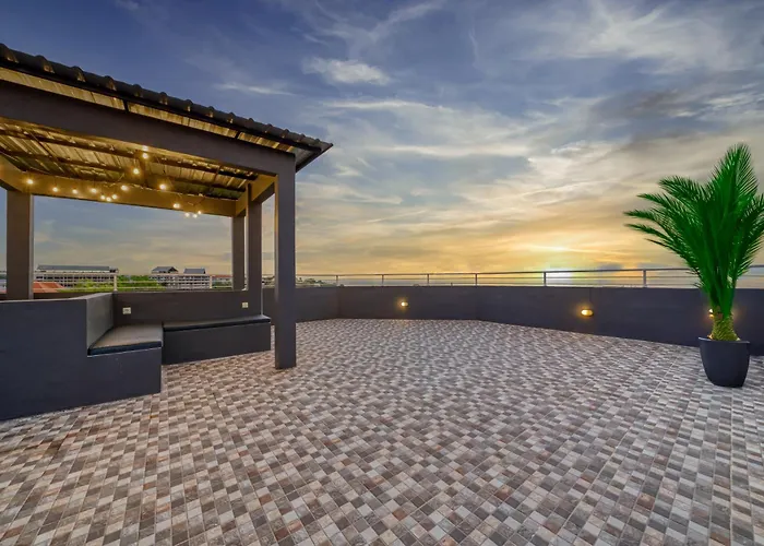 Grand 4bd In With Ocean View